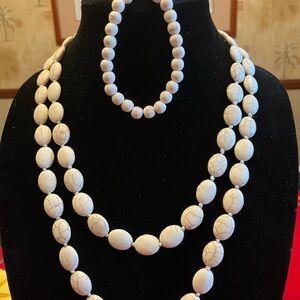 HOWLITE NECKLACE AND BRACELET SET